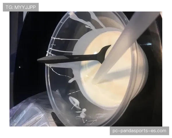 杨千霖家冰箱里塞满蛋白粉，连饮料都是自己称重兑的