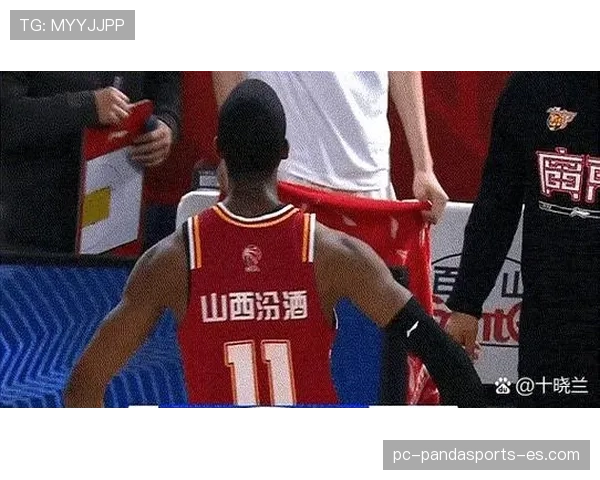 拉人犯规的裁判判罚标准与实际判定细节解析